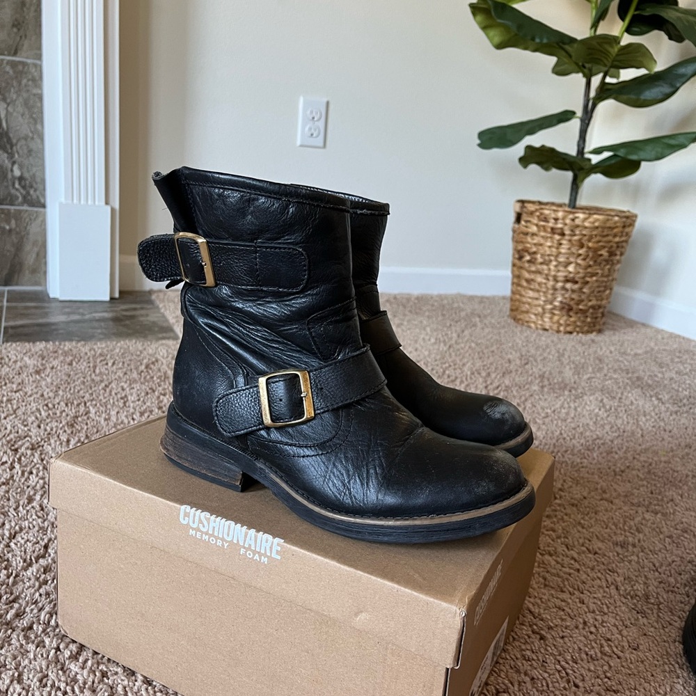 SOLD—-Steve Madden Distressed Leather boot with buckle size 8